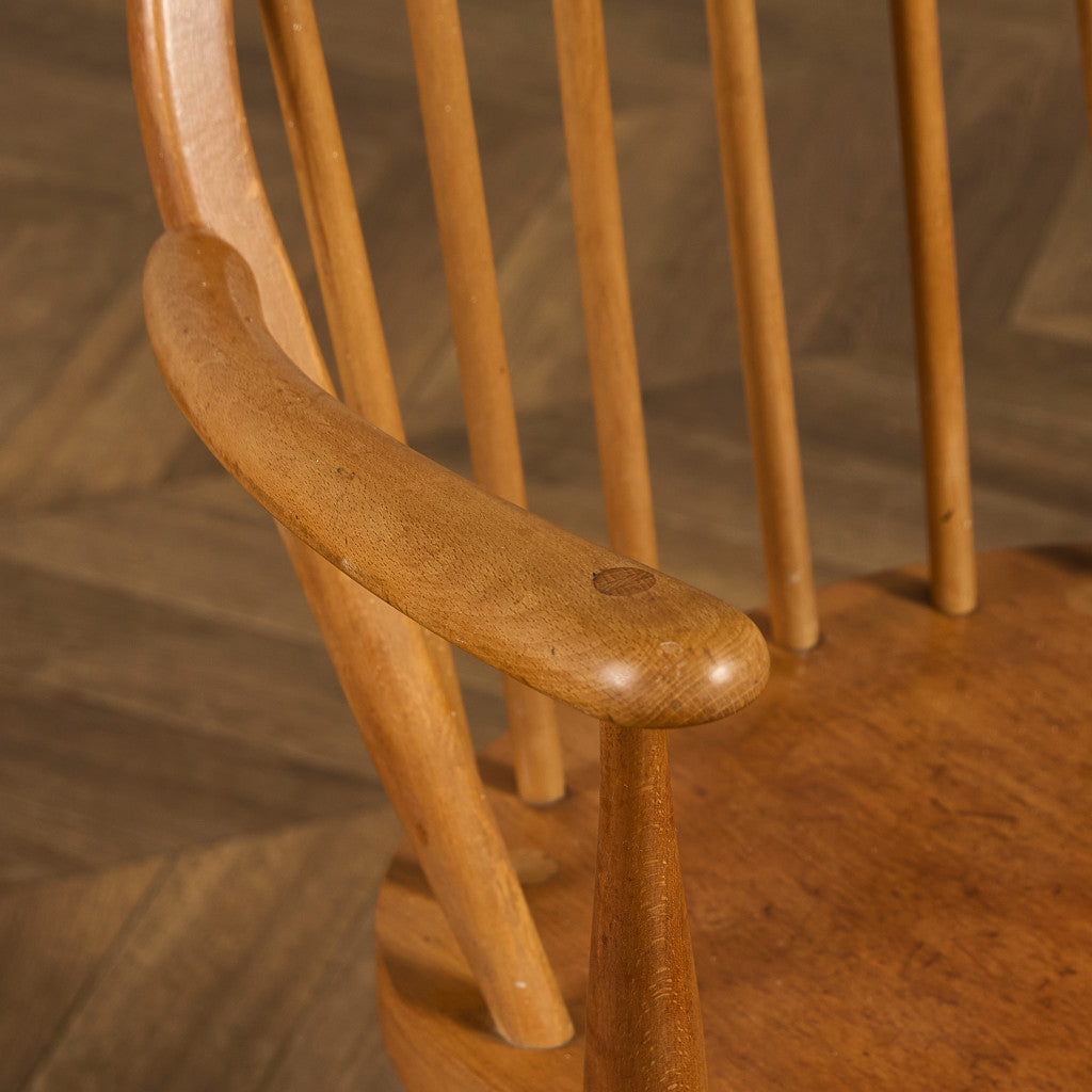 フープバックアームチェア