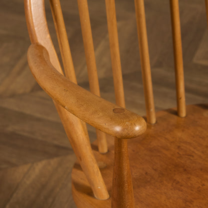 フープバックアームチェア