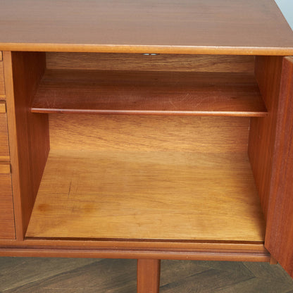 イギリスヴィンテージ サイドボード / カップボード