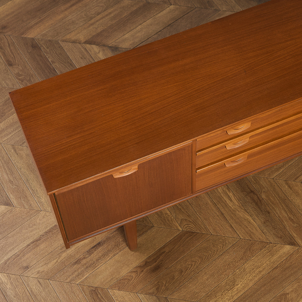 イギリス ヴィンテージ サイドボード カップボード