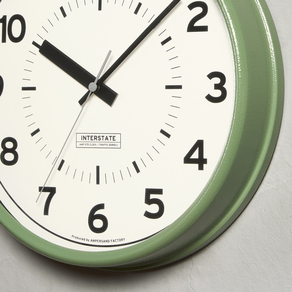 TRAFFIC SERIES CLOCK / INTERSTATE