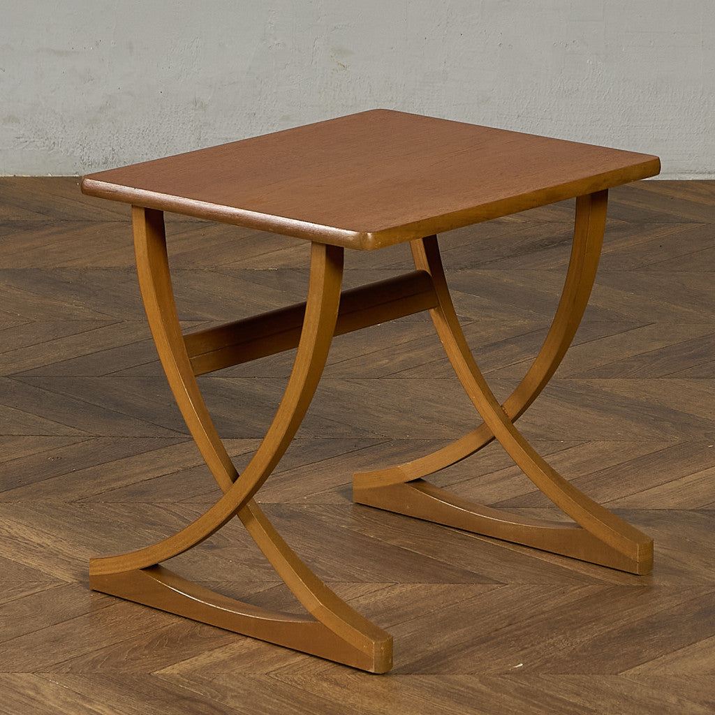 ネストテーブル