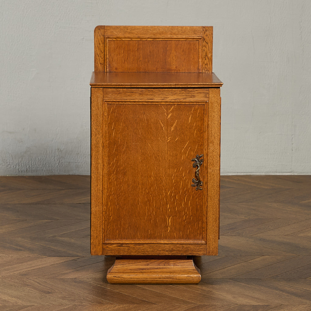 英国 クラシック ベッドサイド キャビネット