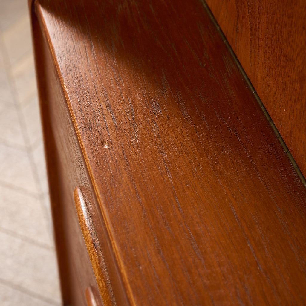 ヴィンテージ ハイ サイドボード