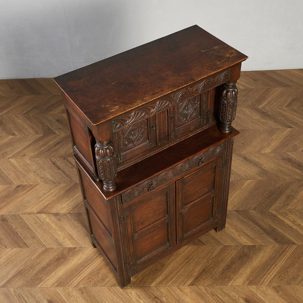 Alfred Allen コートカップボード