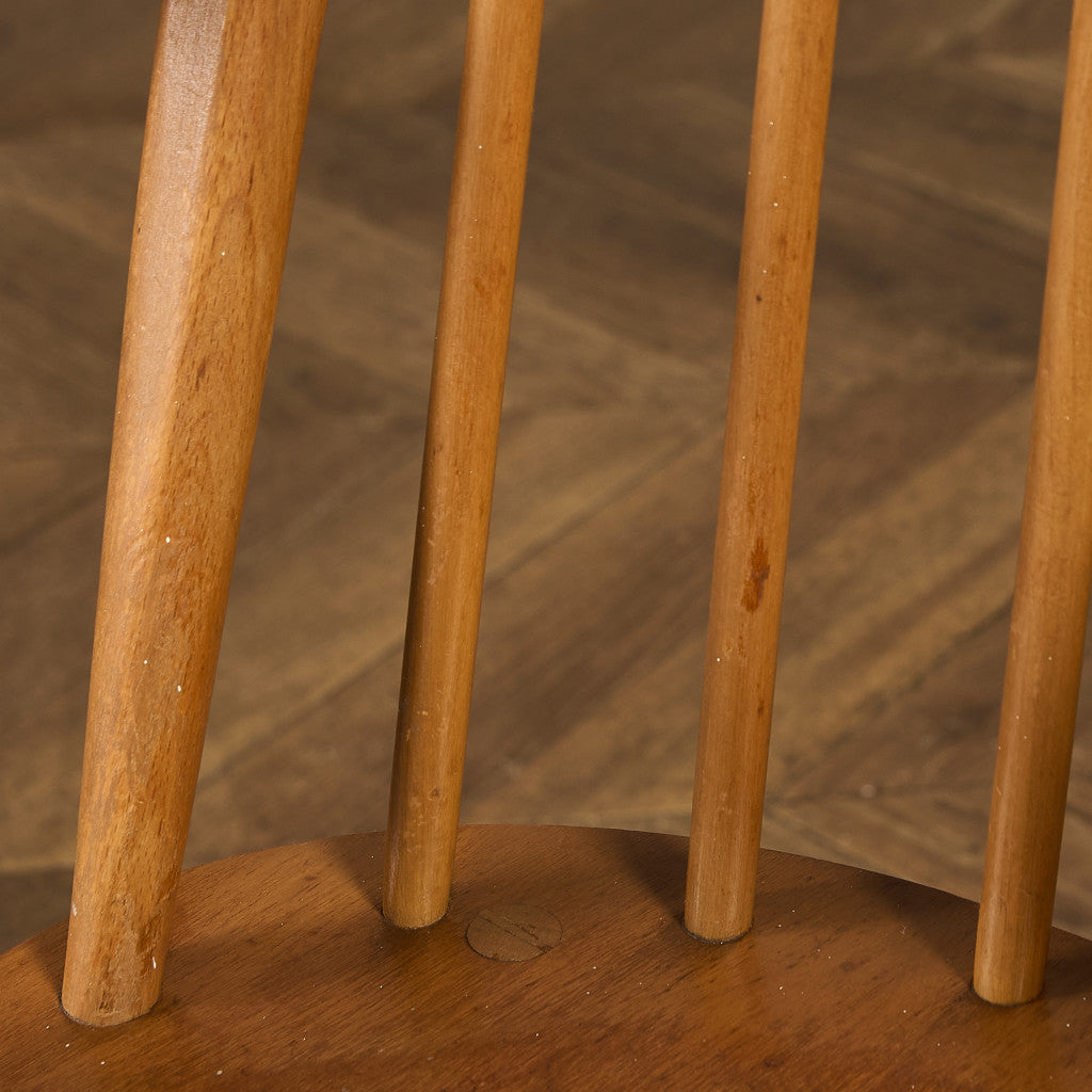 フープバックアームチェア