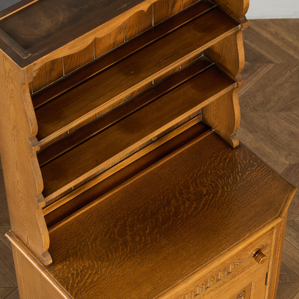 L. Marcus Ltd.  ウェルシュドレッサー 食器棚