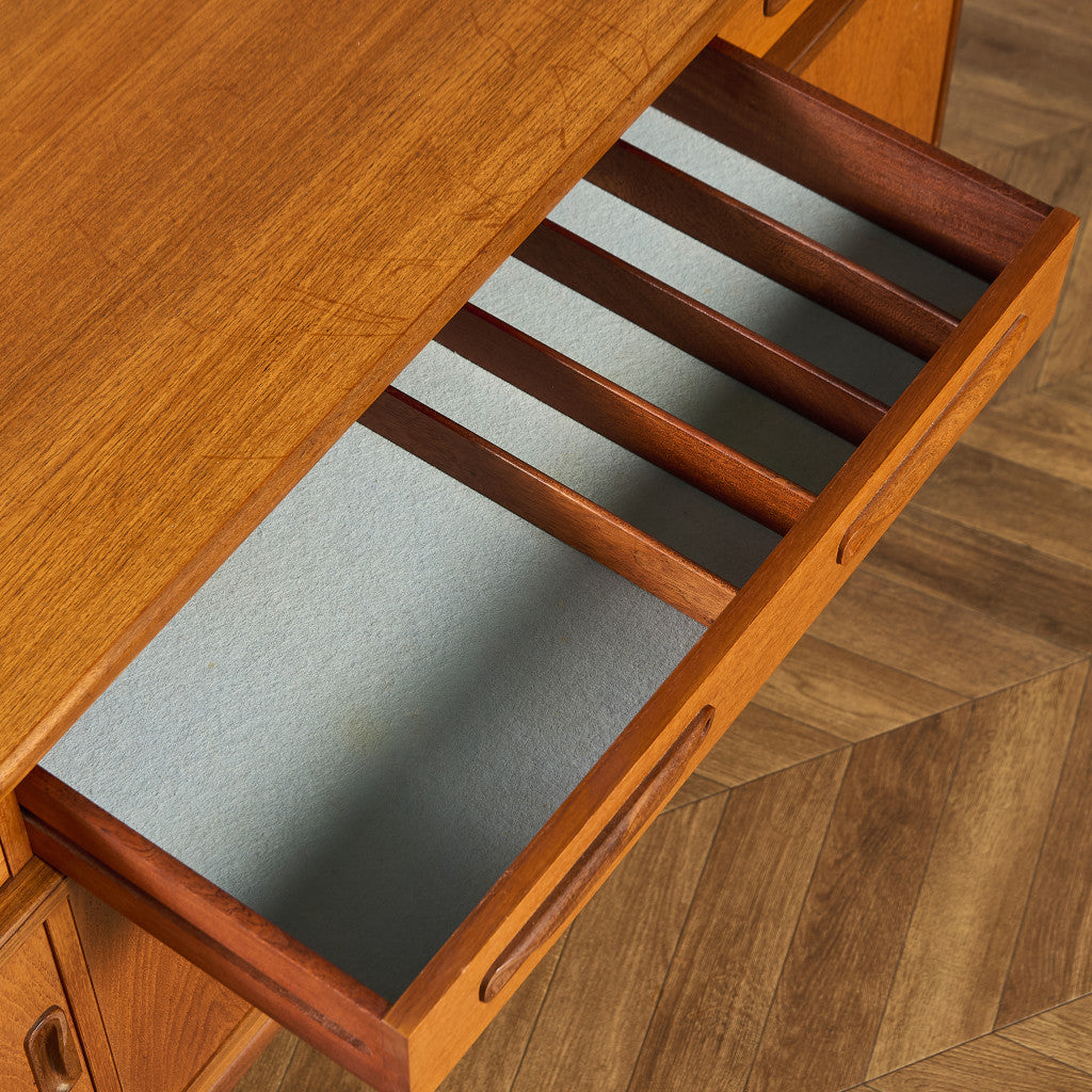 Fresco ヴィンテージ 脚付き サイドボード (4072)