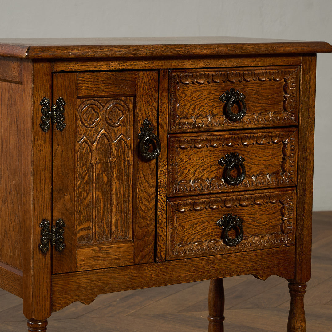 英国 クラシック サイドキャビネット サイドテーブル