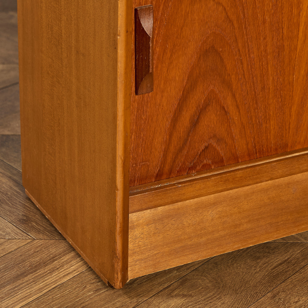 ヴィンテージ ガラスキャビネット