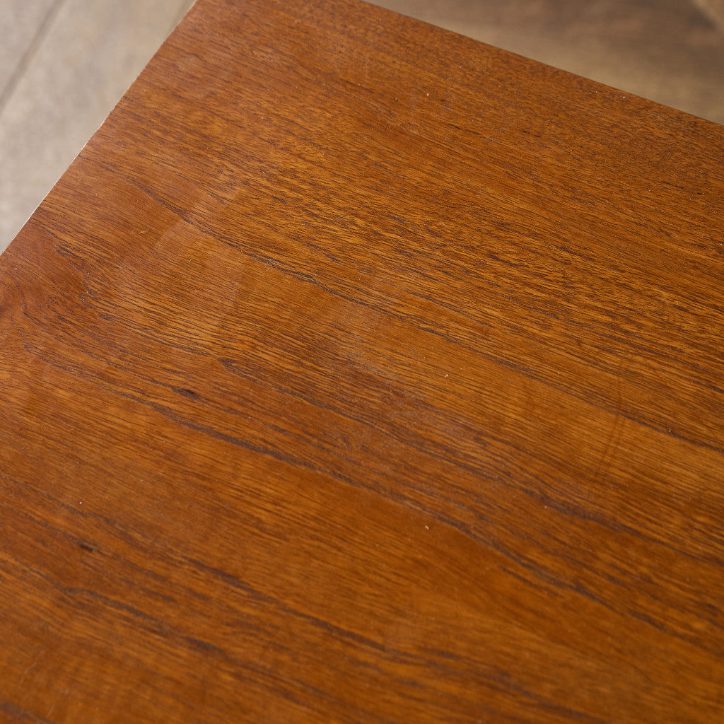 Novy Domov社 Poul Hundevad ネストテーブル