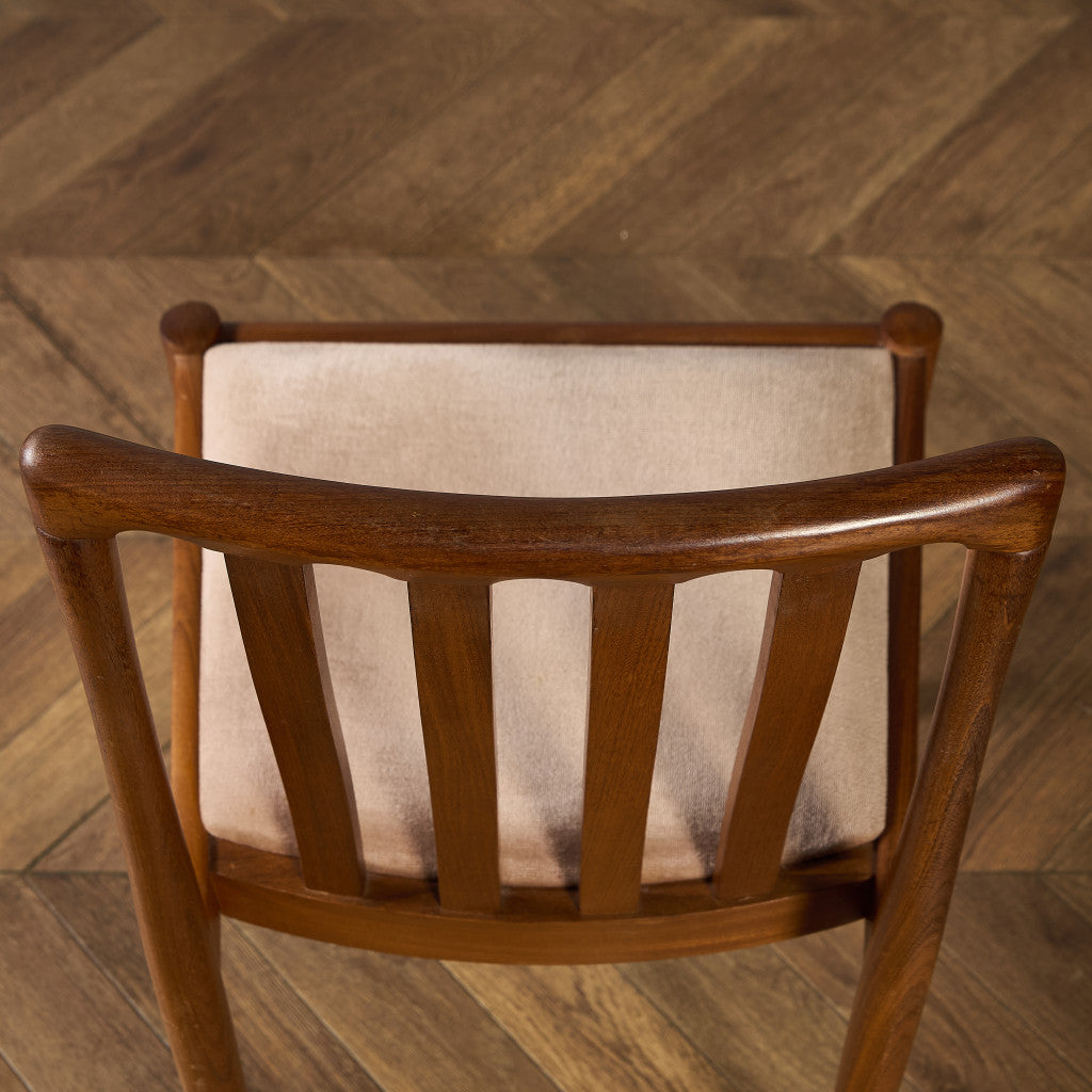 スラットバックチェア