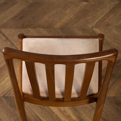 スラットバックチェア