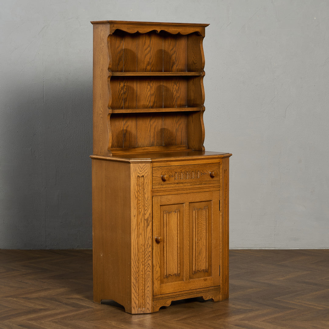 L. Marcus Ltd.  ウェルシュドレッサー 食器棚