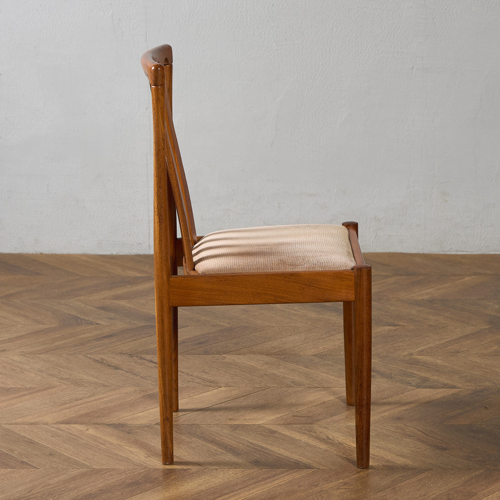 スラットバックチェア