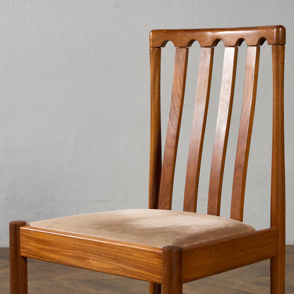 スラットバックチェア