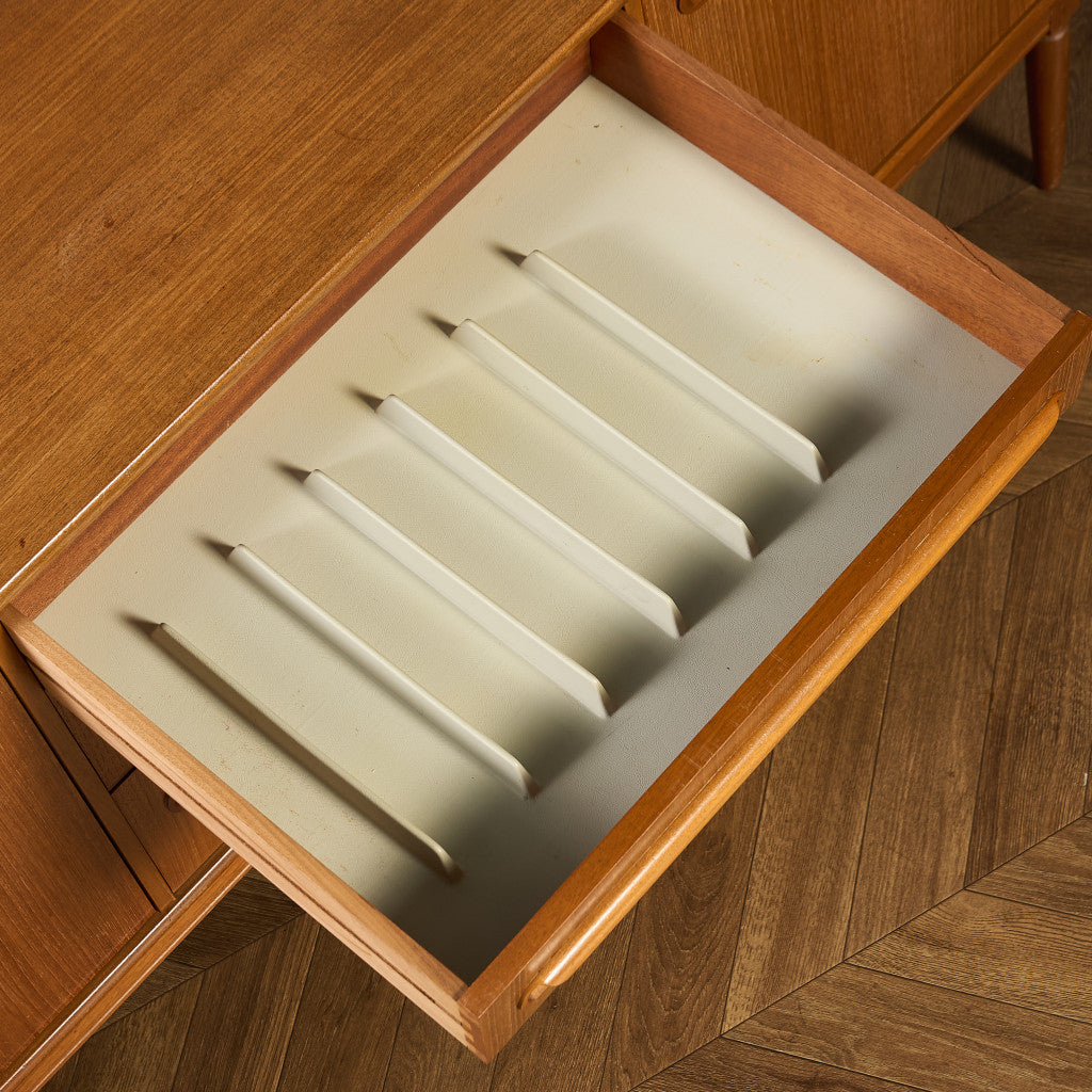 イギリス ヴィンテージ サイドボード