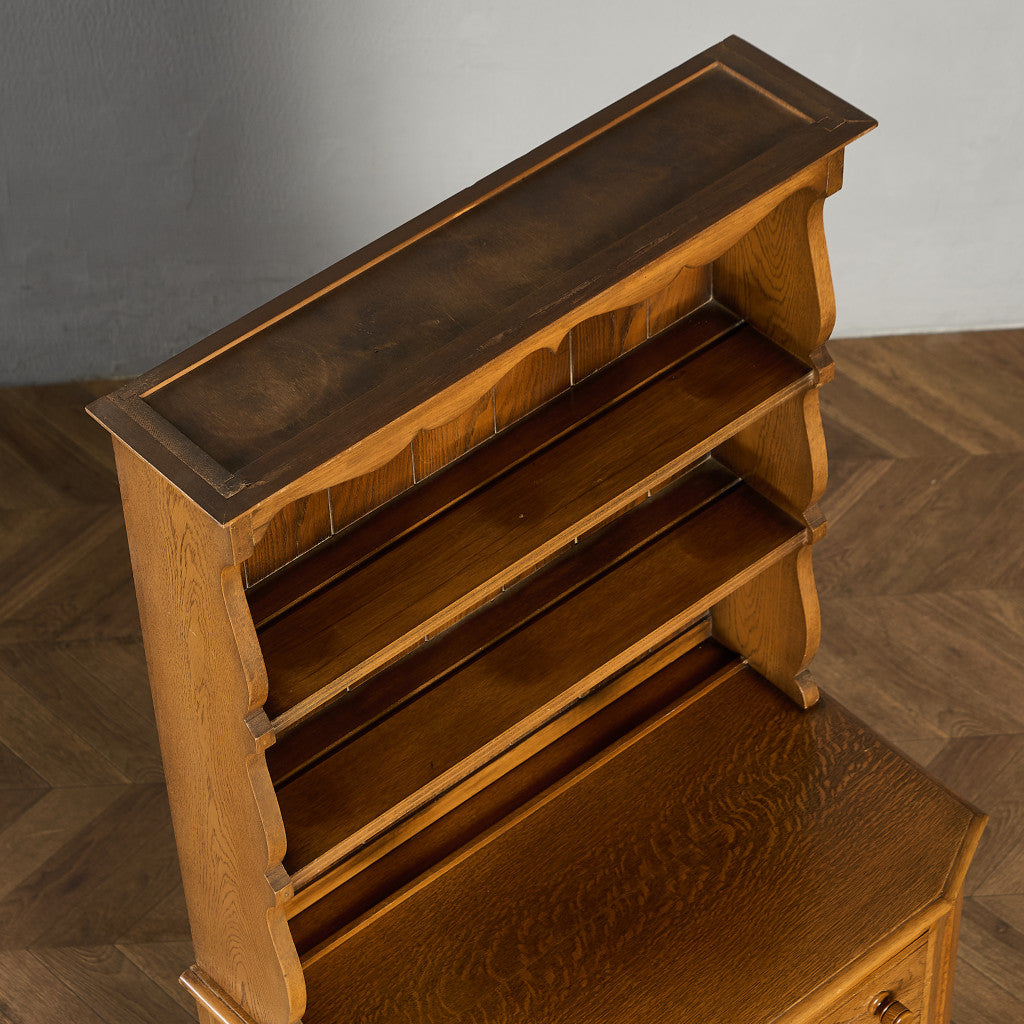 L. Marcus Ltd.  ウェルシュドレッサー 食器棚