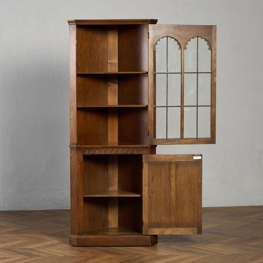 英国 クラシック オーク コーナーキャビネット