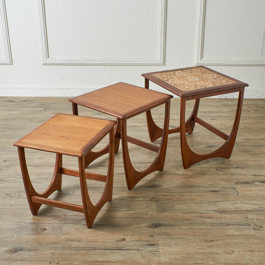 Astro セラミックタイルトップ ネストテーブル