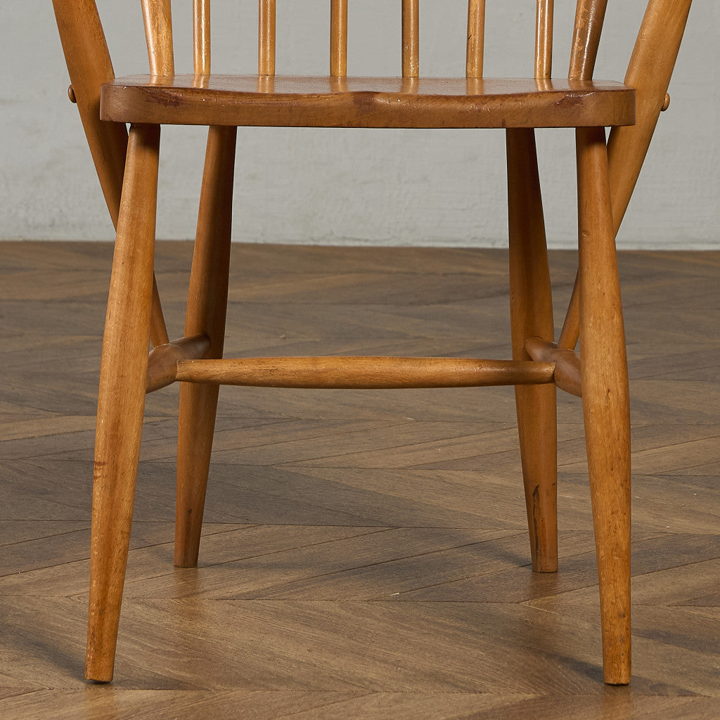 フープバックアームチェア