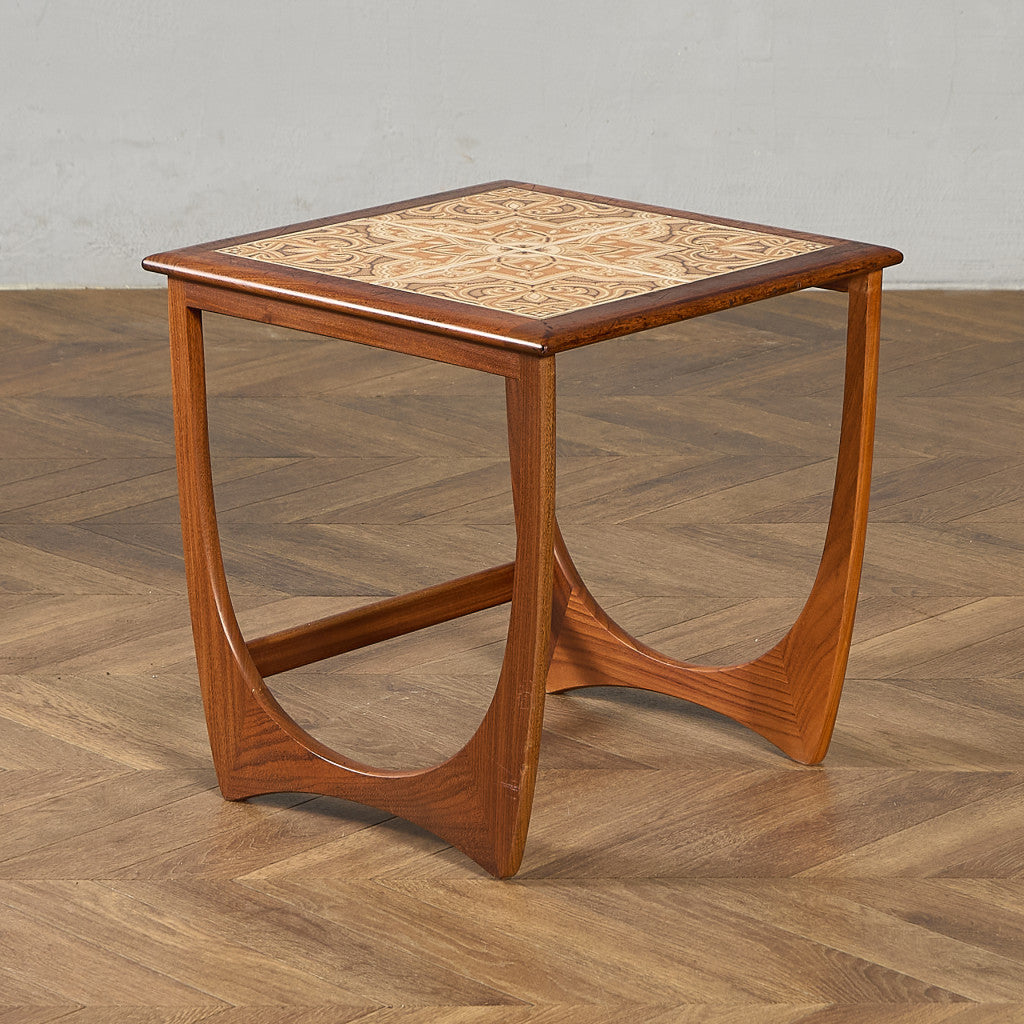 Astro タイルトップ ネストテーブル