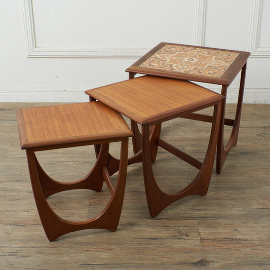 Astro セラミックタイルトップ ネストテーブル (3651D)