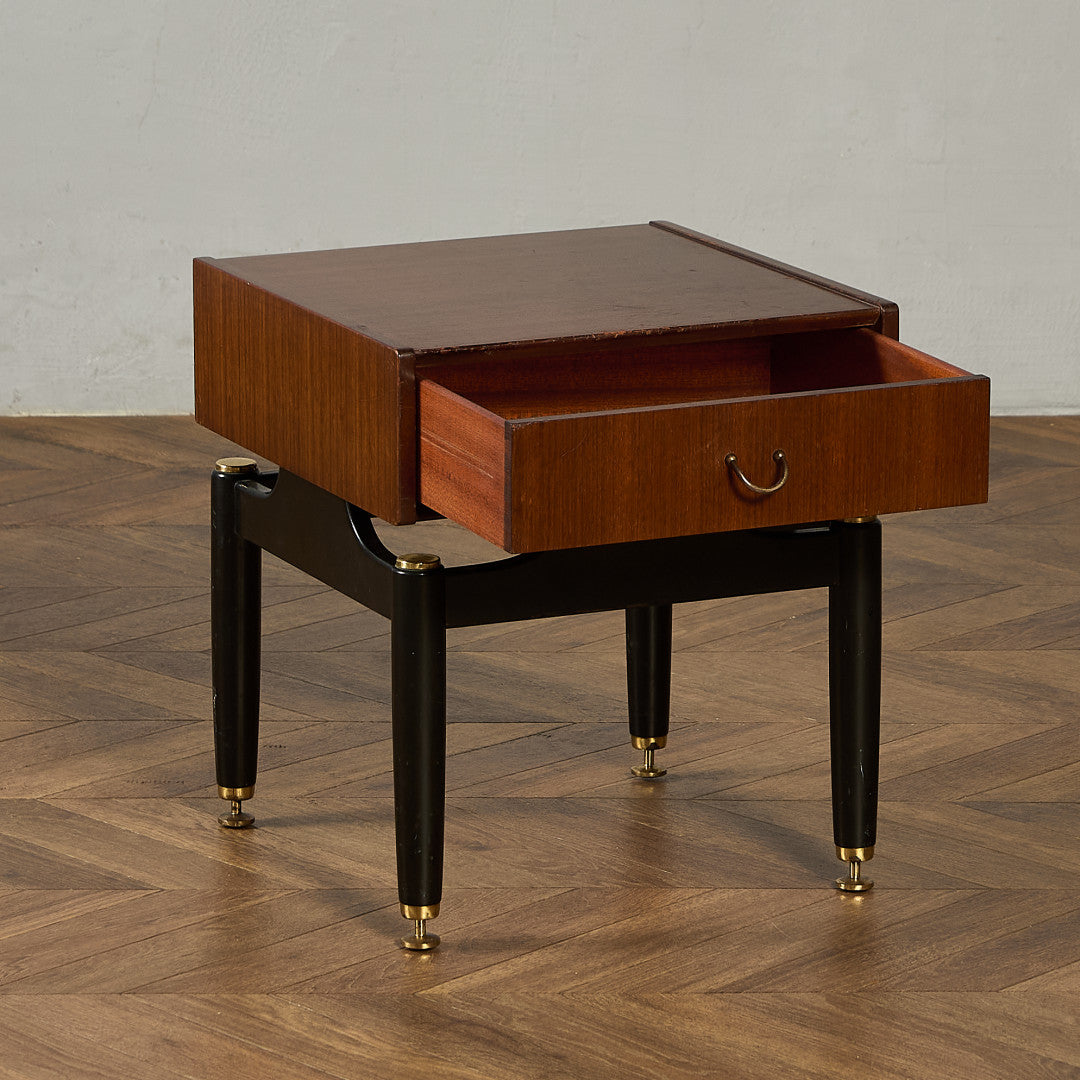 Tola&black ベッドサイドテーブル 206