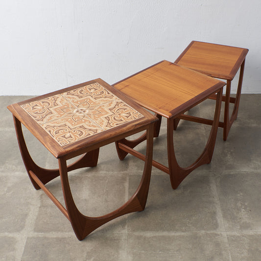 Astro セラミックタイルトップ ネストテーブル (3552D)