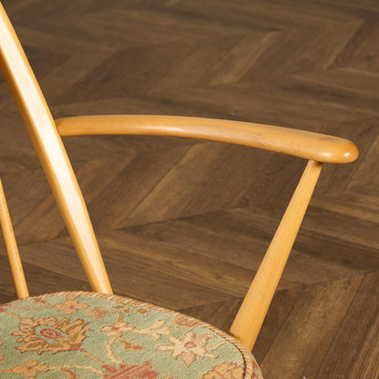 ヴィンテージ スワンバック ロッキングチェア ラウンド型メタルラベル