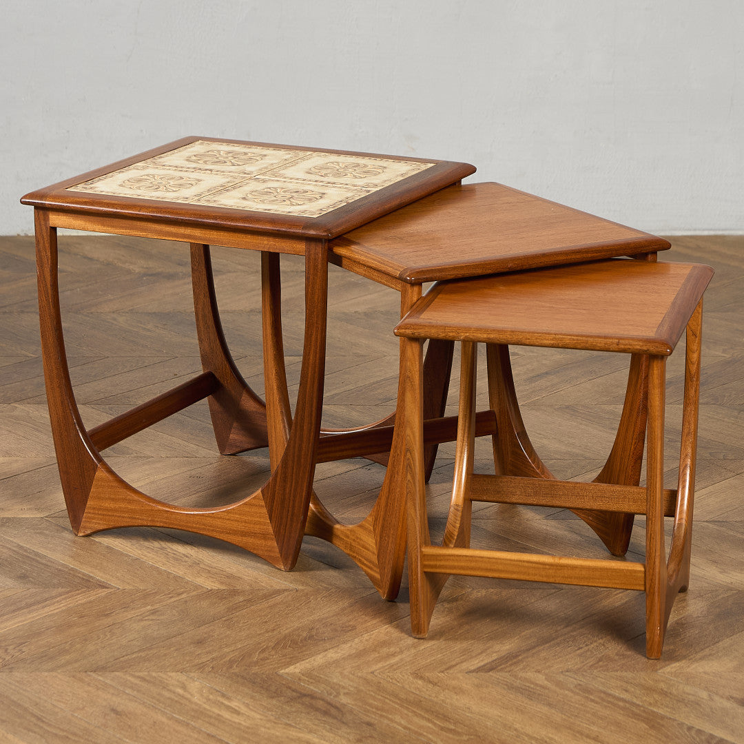 Astro セラミックタイルトップ ネストテーブル