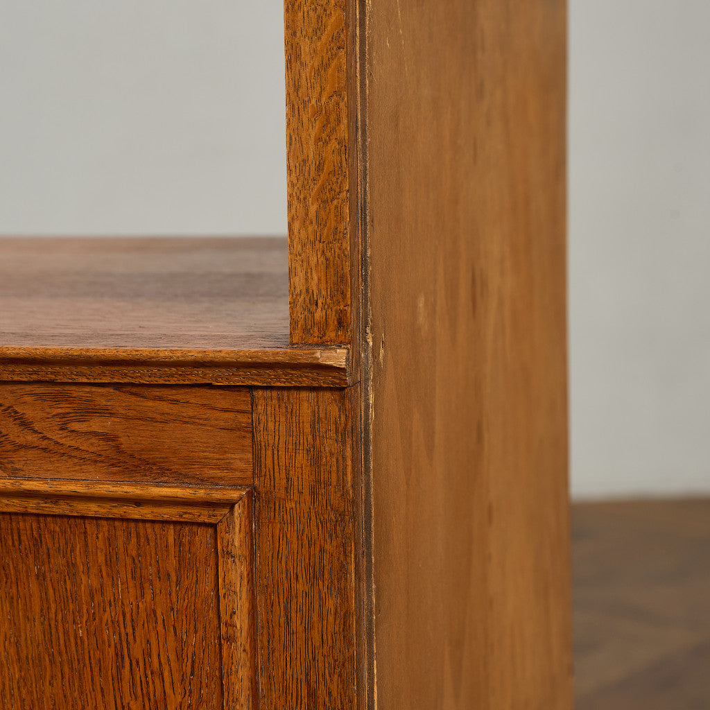 英国 クラシック ベッドサイド キャビネット