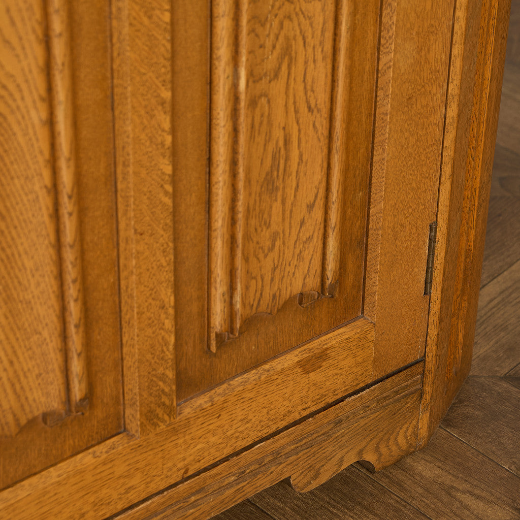 L. Marcus Ltd.  ウェルシュドレッサー 食器棚