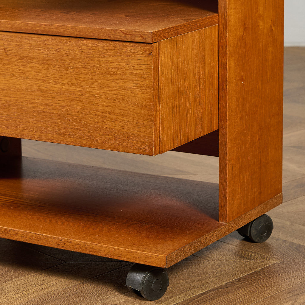 英国 ヴィンテージ ベッドサイド キャビネット