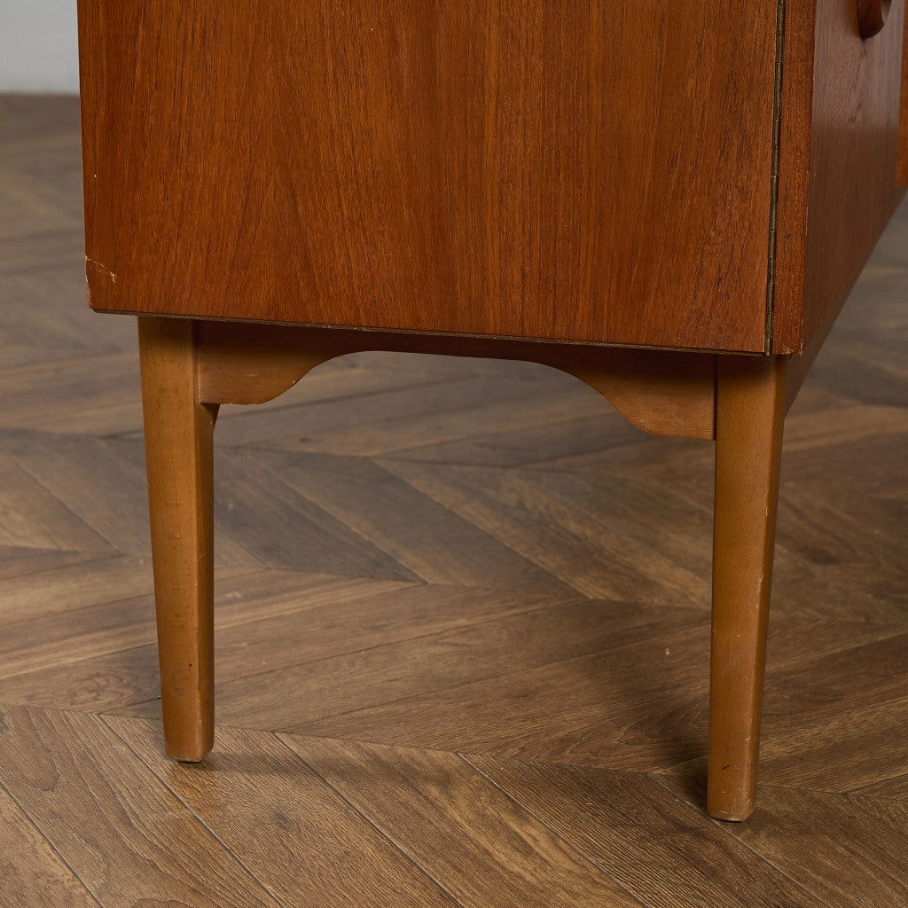 イギリス ヴィンテージ サイドボード