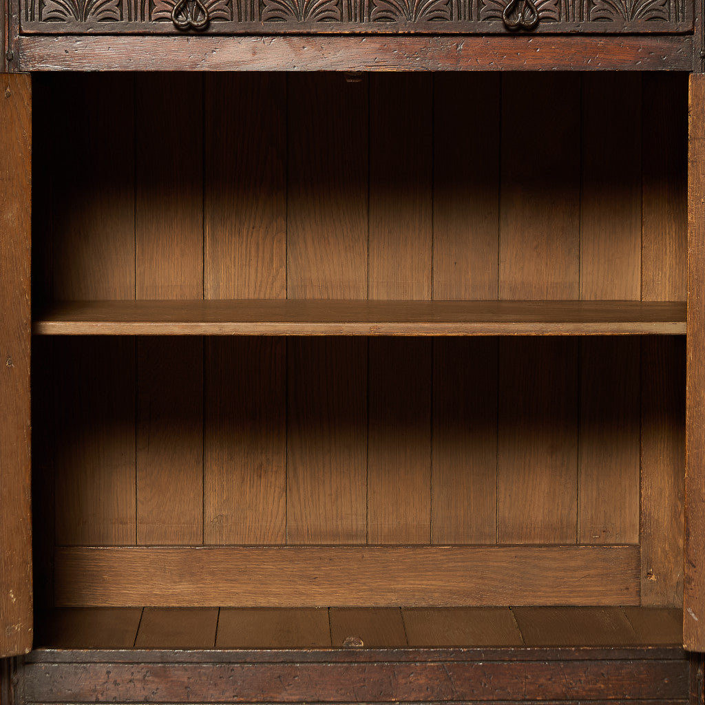 Alfred Allen コートカップボード