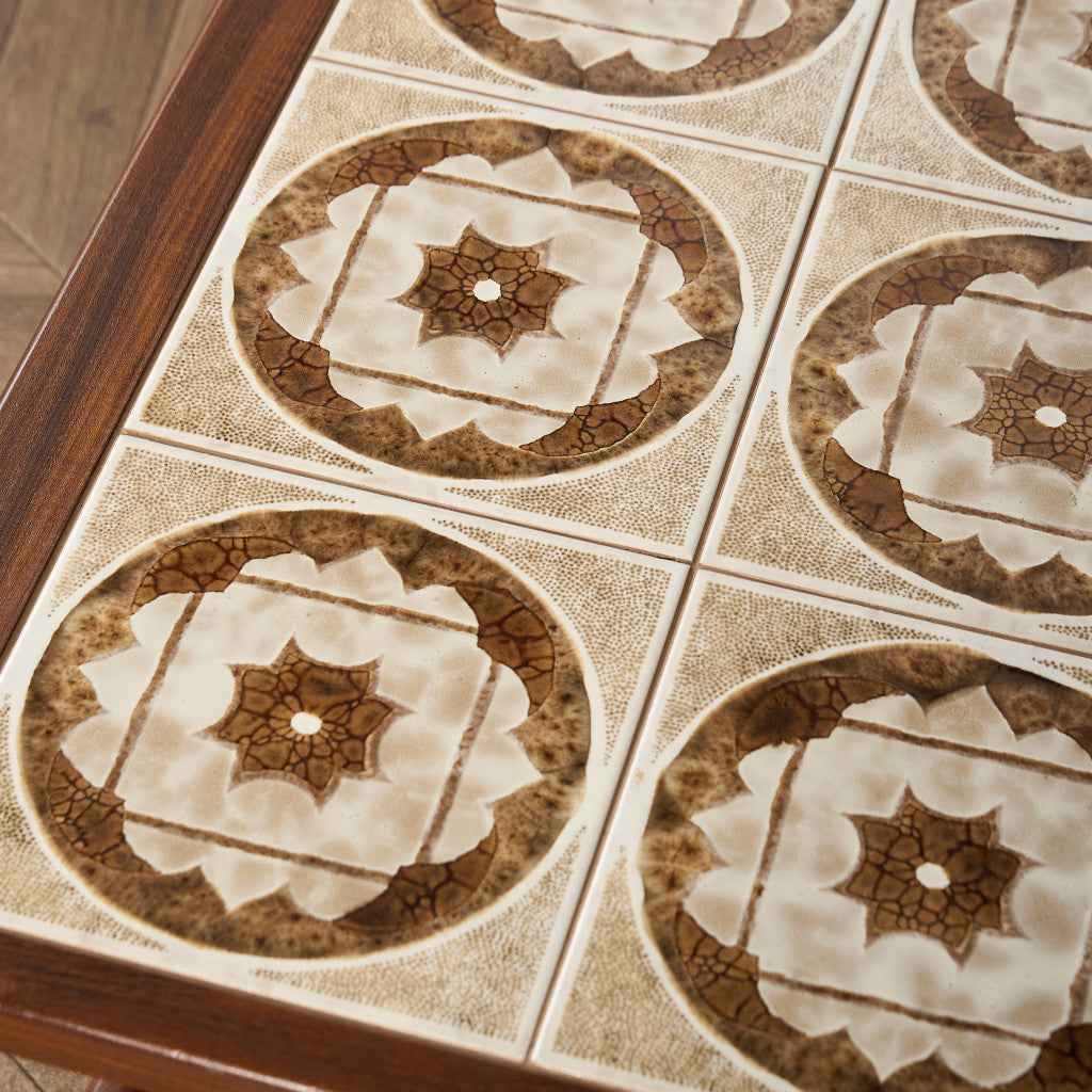 タイルトップ コーヒーテーブル