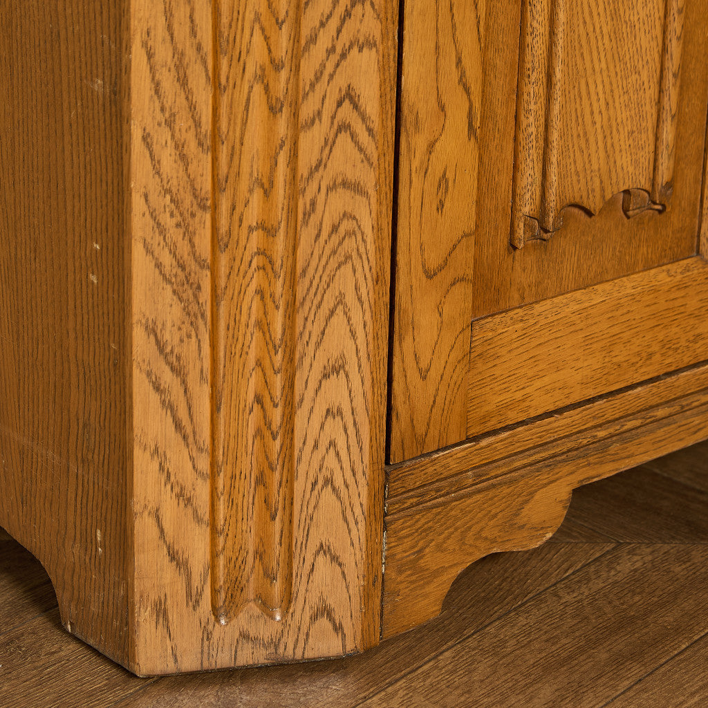 L. Marcus Ltd.  ウェルシュドレッサー 食器棚