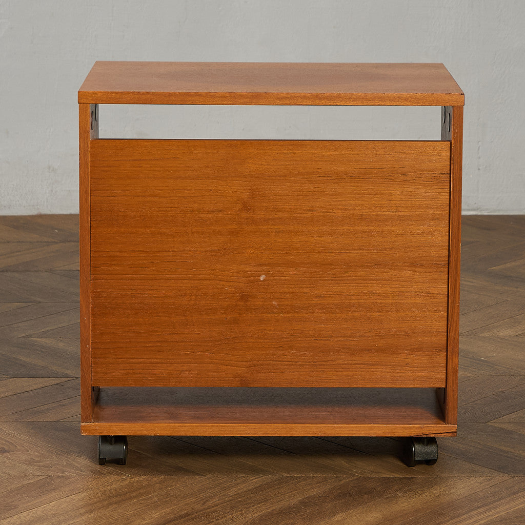 英国 ヴィンテージ ベッドサイド キャビネット