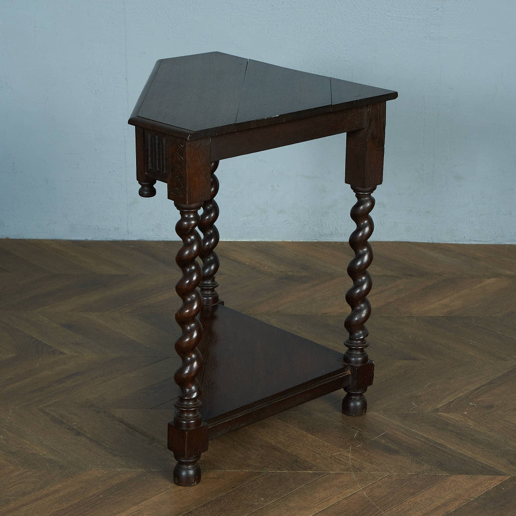 British classic corner table #84653