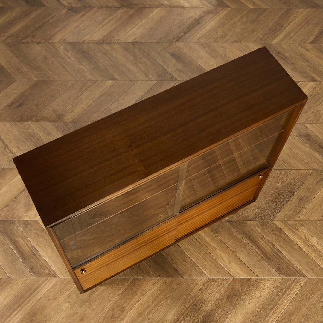 英国ヴィンテージ ガラスキャビネット