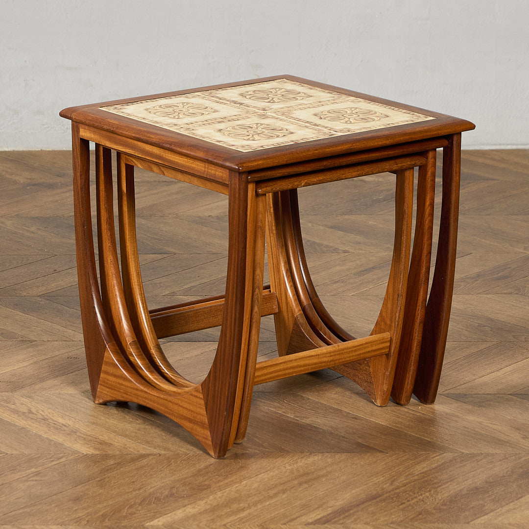 Astro セラミックタイルトップ ネストテーブル