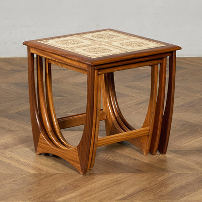 Astro セラミックタイルトップ ネストテーブル