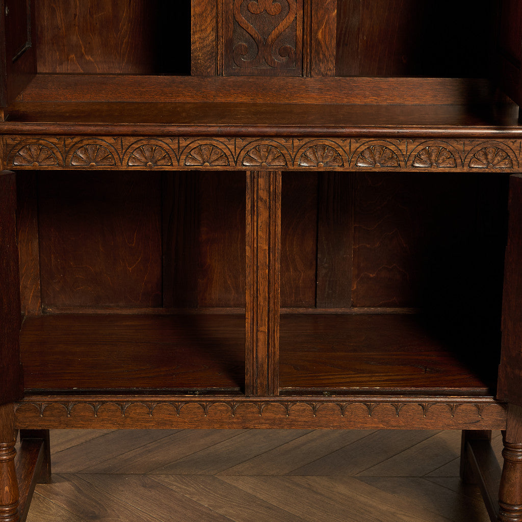 英国 クラシック コートカップボード