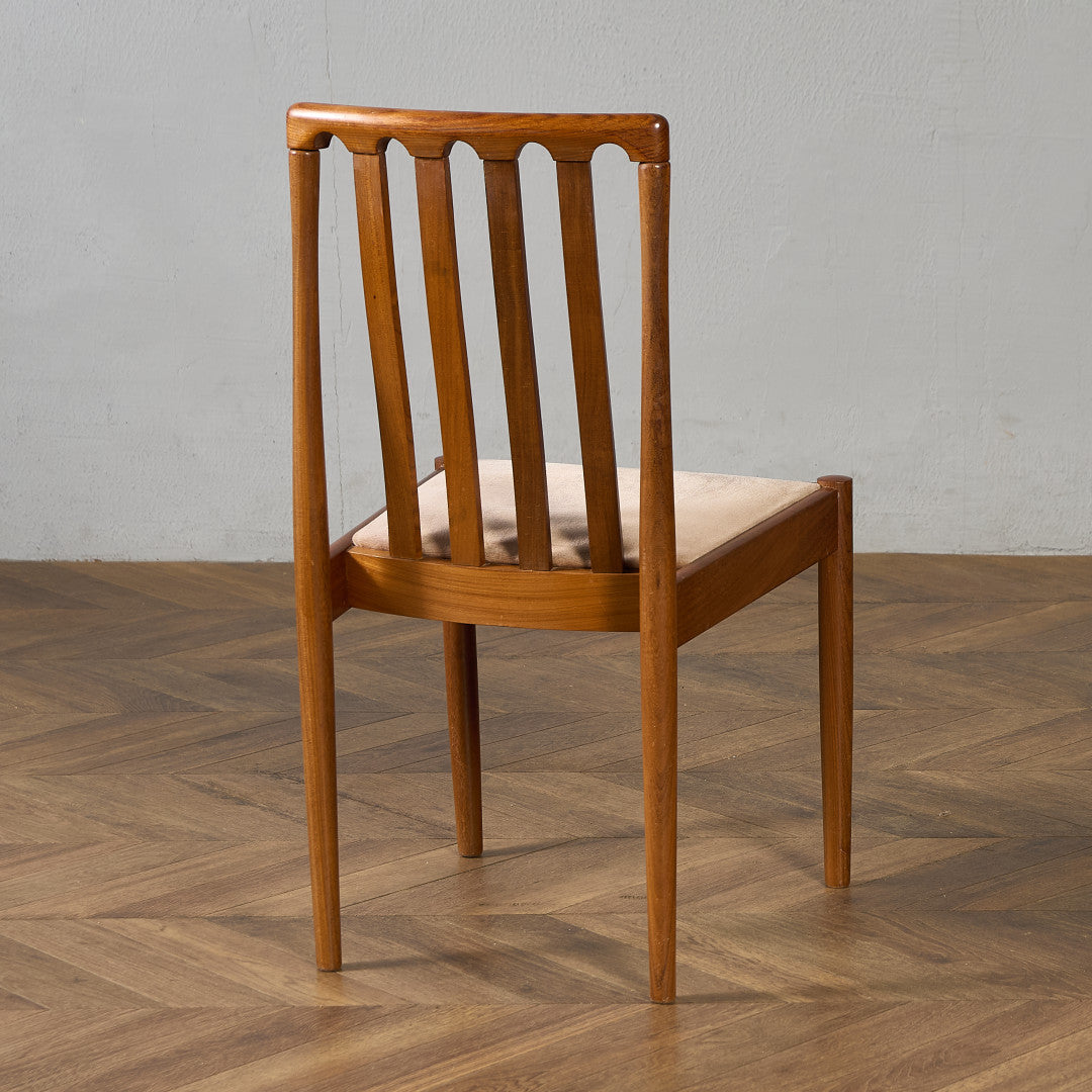 スラットバックチェア