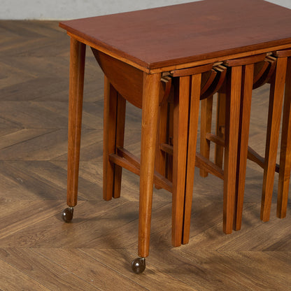 Novy Domov ヴィンテージ ネストテーブル