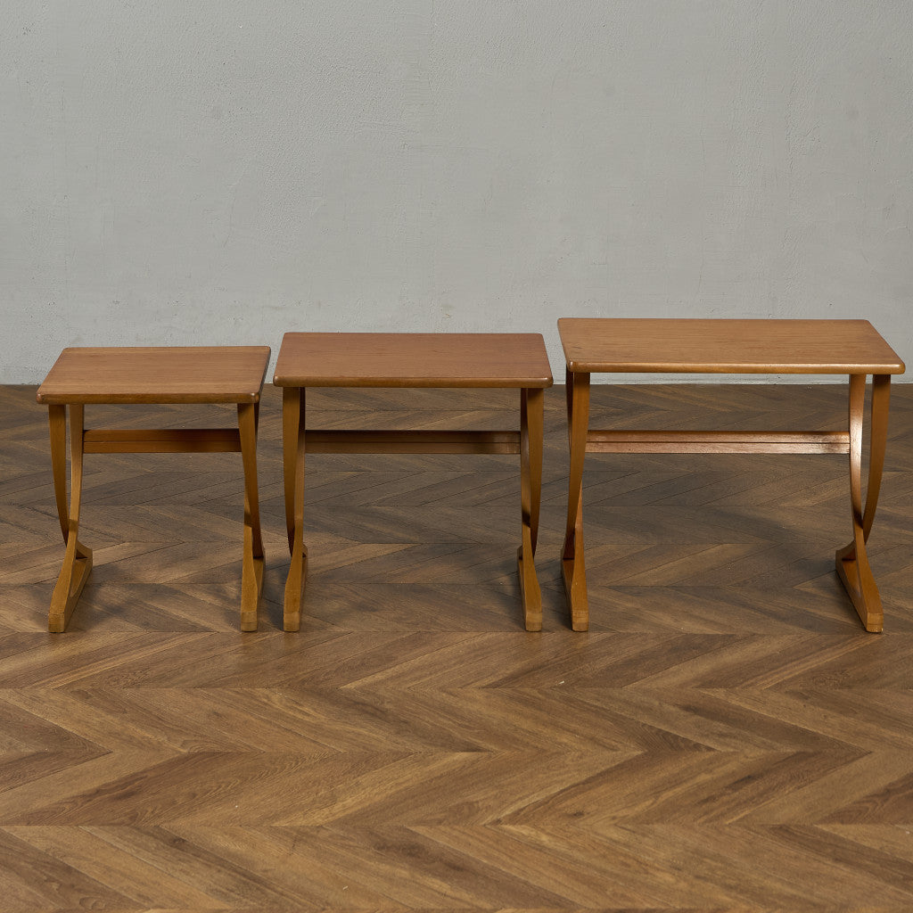 ネストテーブル