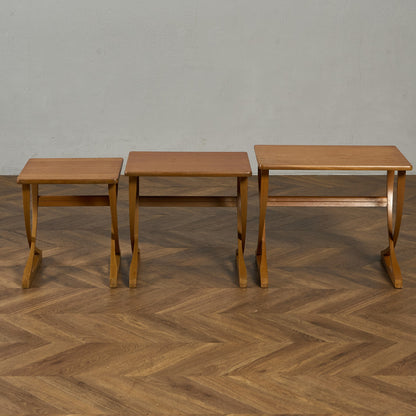 ネストテーブル