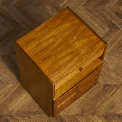 ヴィンテージ 十字扉 スモールキャビネット