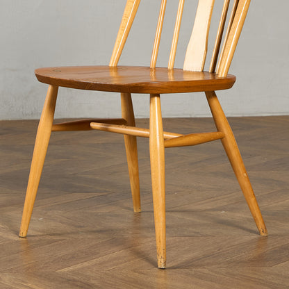 スワンバックチェア ラウンドメタルラベル